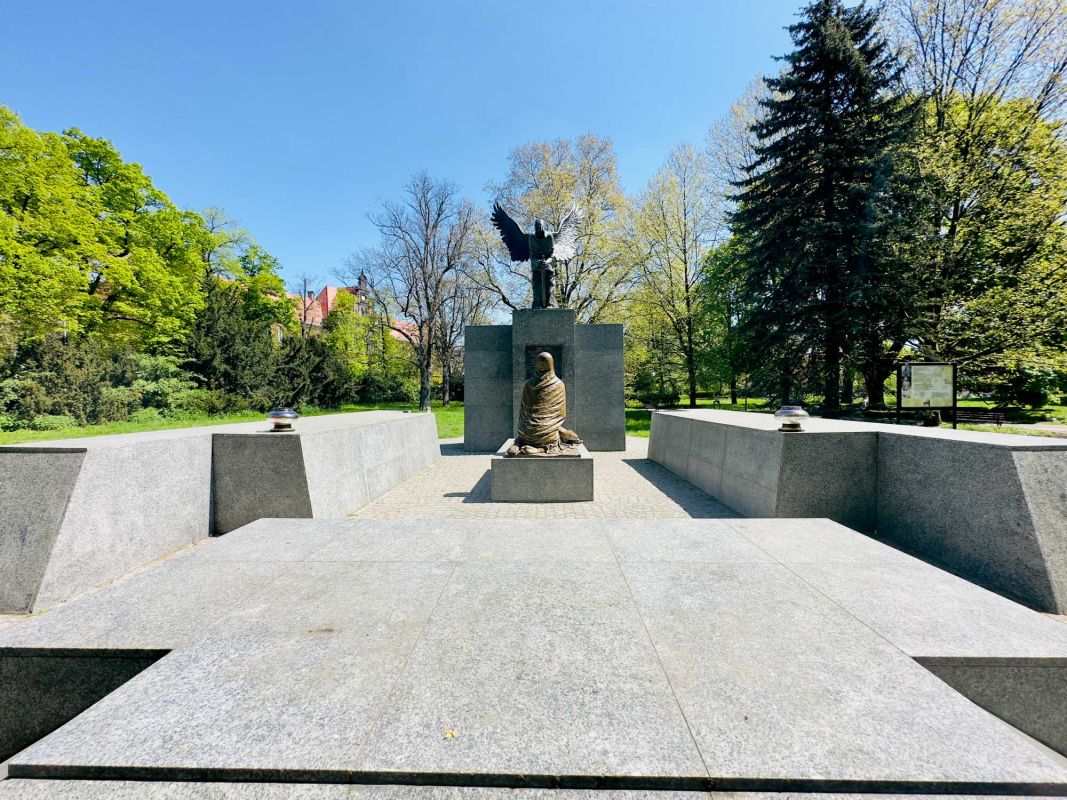 Памятник жертвам Катынского расстрела во Вроцлаве