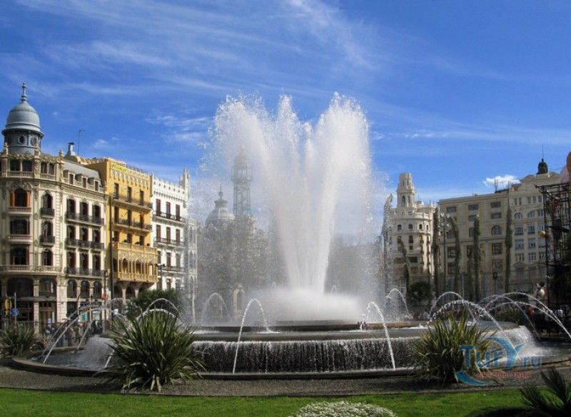 Фонтан На Ратушной Площади Валенсии