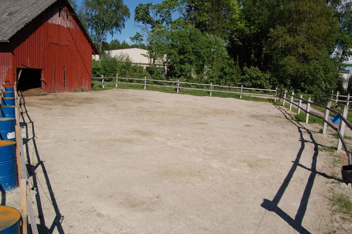 Конюшни Креглени