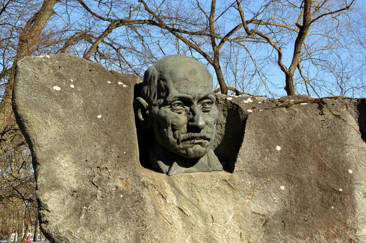 Скульптура Оскара Лутса