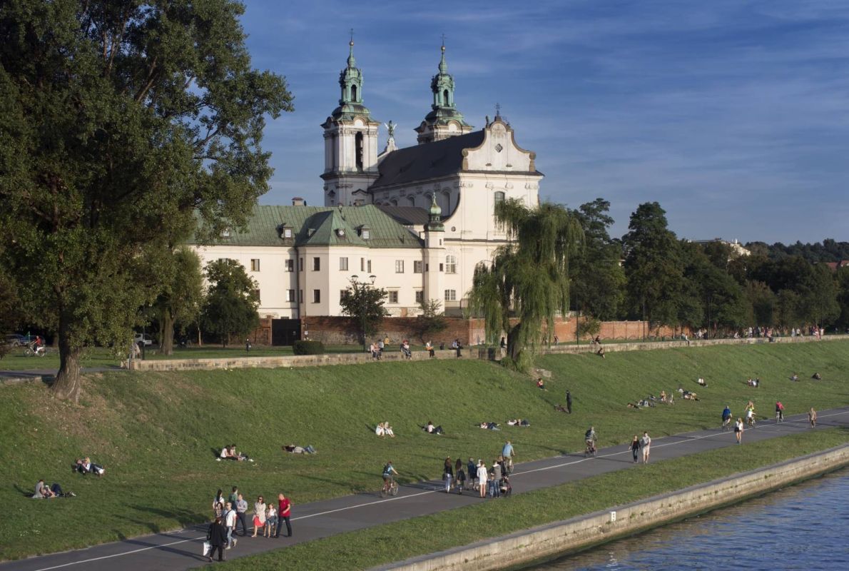 Костел на взгорье Скалка