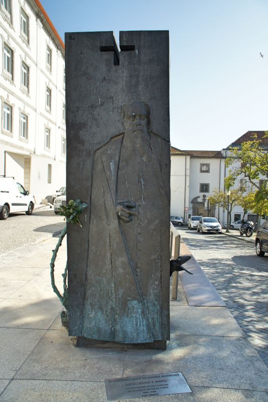 Статуя епископа Д. Антонио Баррозу