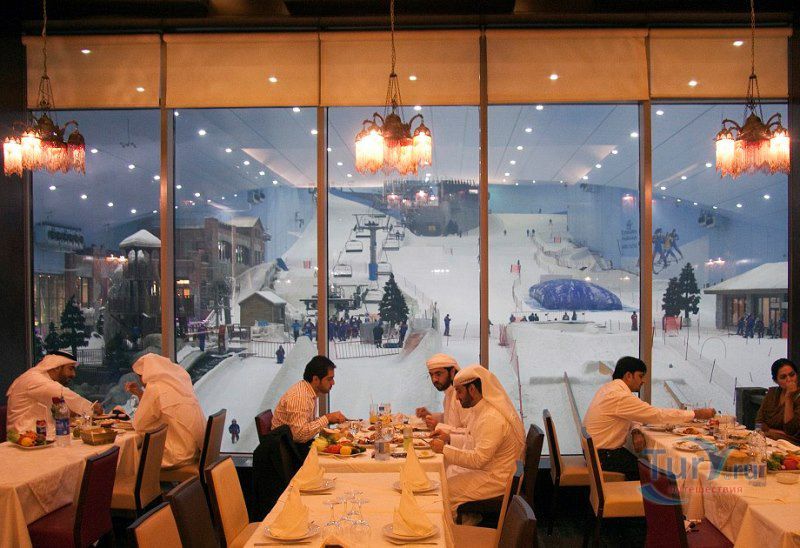 Молл Эмиратов