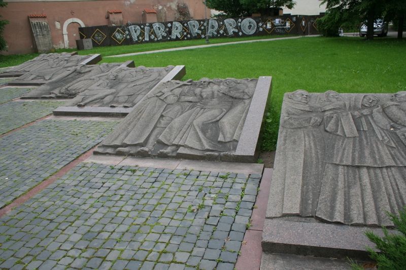 Памятник А. Мицкевичюсу