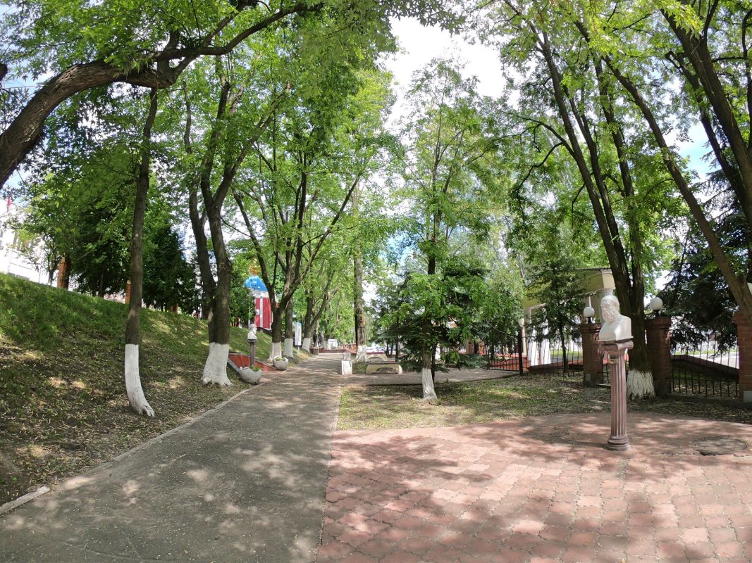 Древнегреческий сквер на территории МАУП