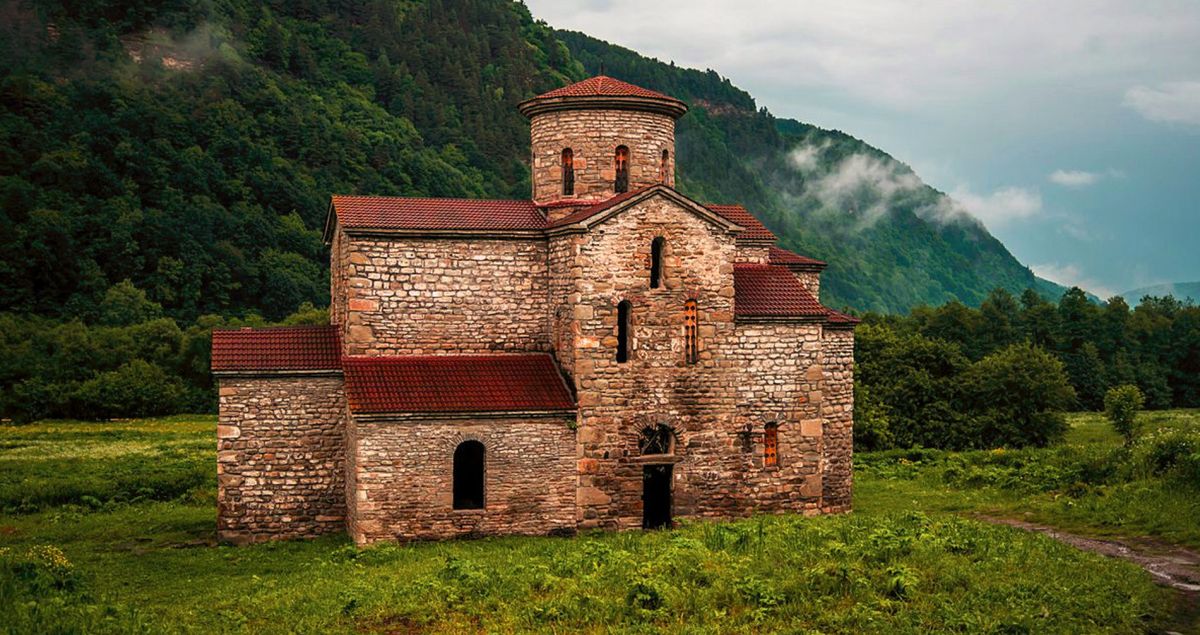 Нижне-Архызский историко-архитектурный и археологический комплекс