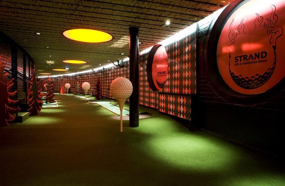 Strand - мини-гольф в помещении