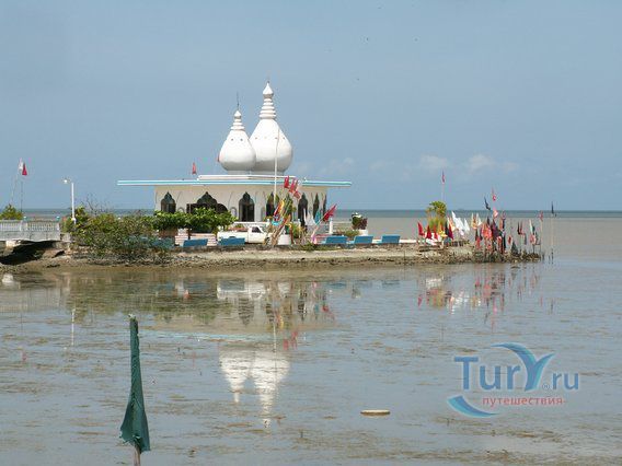 Храм в море