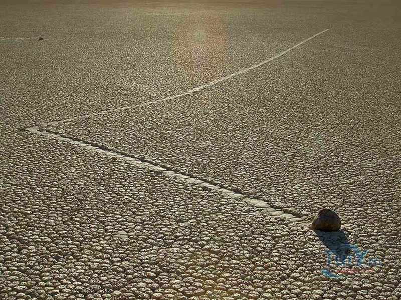 Движущиеся камни Долины Смерти