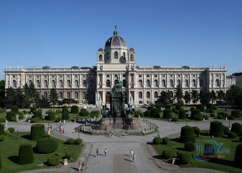 Памятник Императрице Марии Терезии