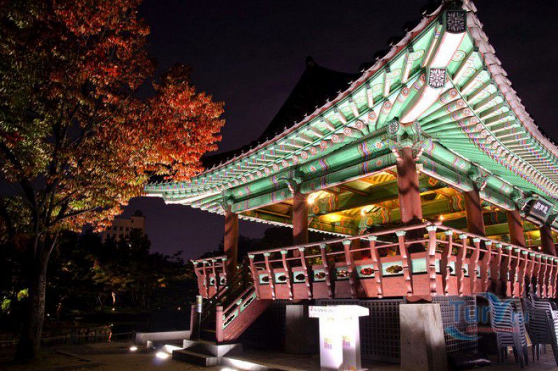 Деревня Традиционных Домов Ханок (Деревня Намсанголь Ханок)