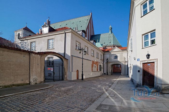 Улица (площадь) Канония