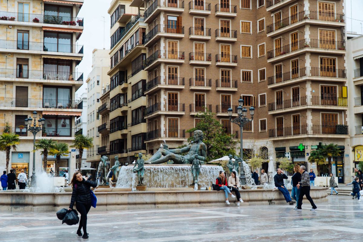 Площадь Богородицы (Plaza de la Virgen)