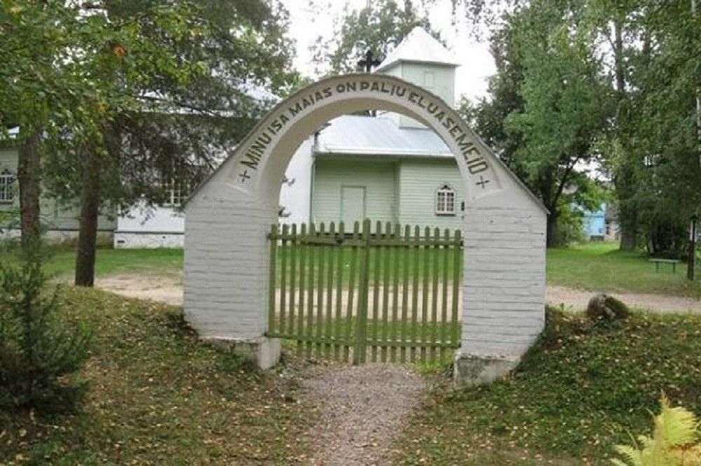 Церковь и кладбище Обиницы