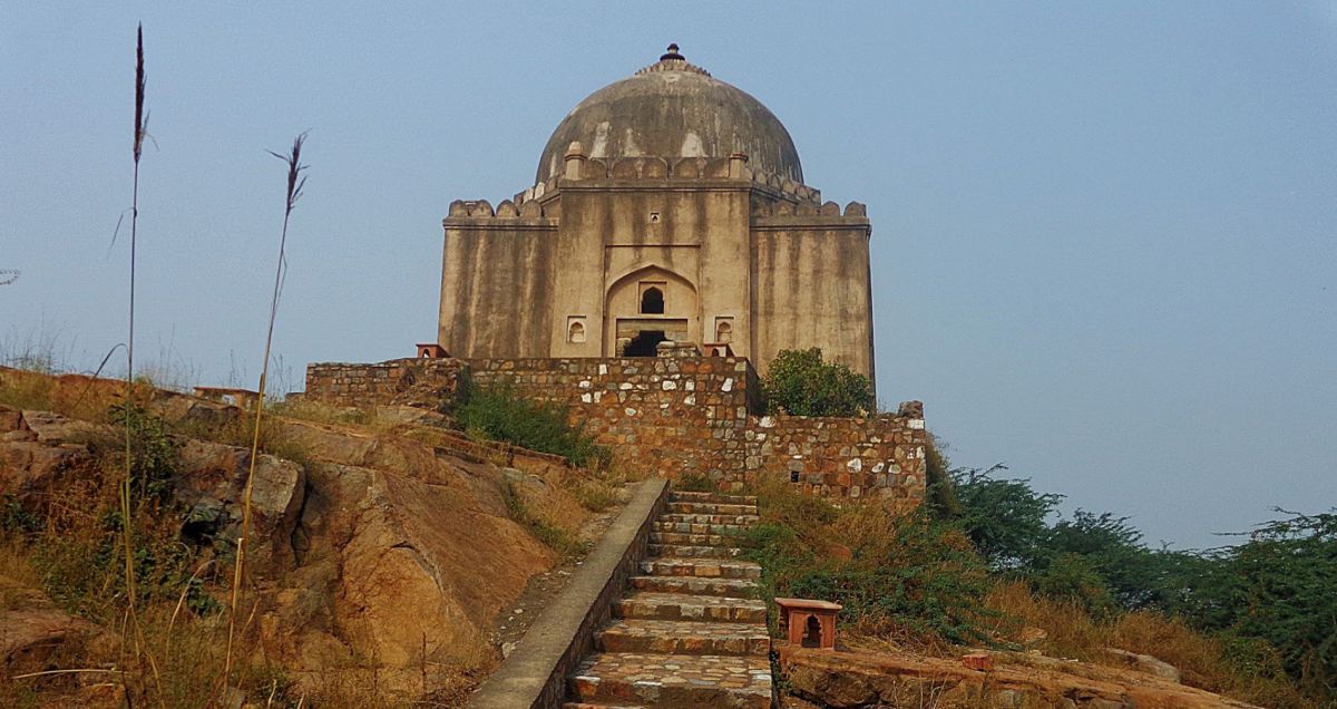 Гробница Азима Хана