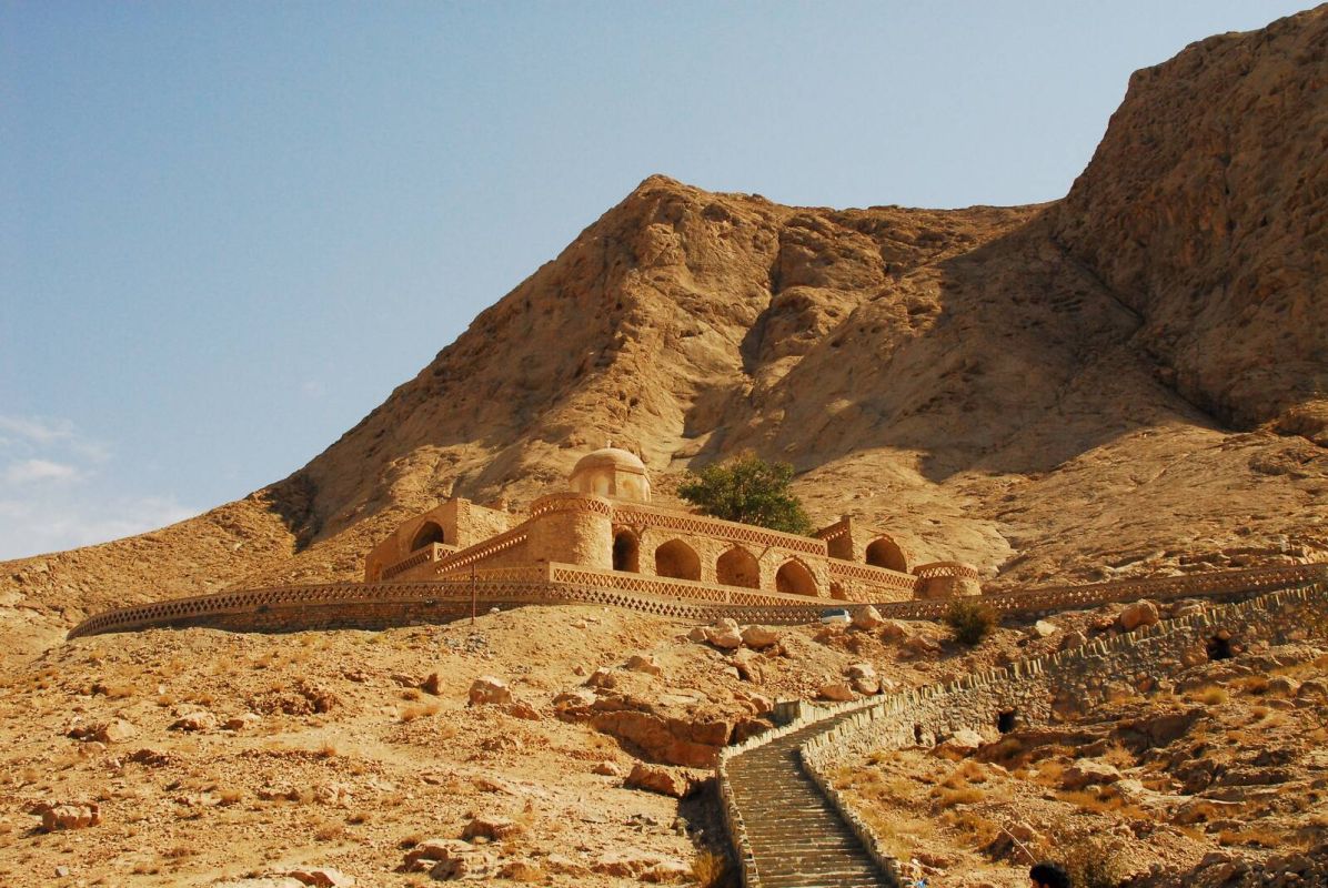 Гробница Бозоргмера Каини