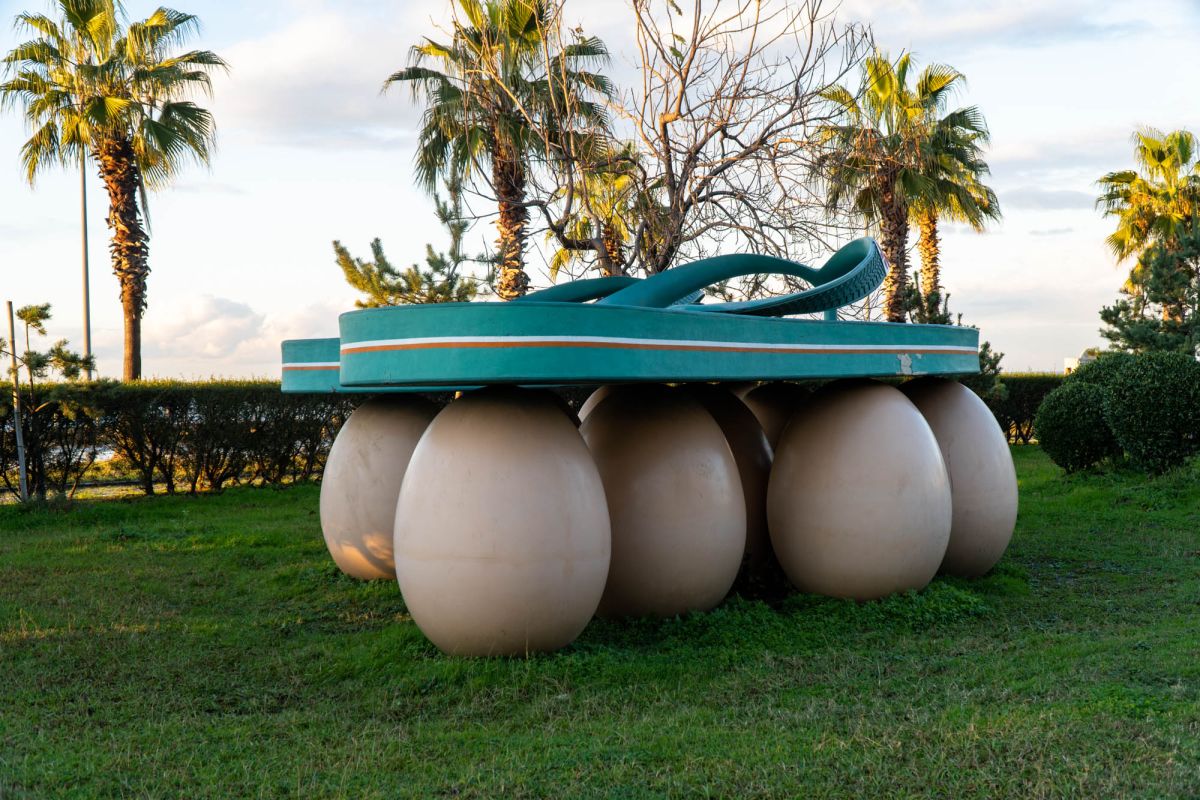 Скульптура Сланцы на яйцах