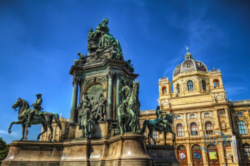 Площадь Марии Терезии