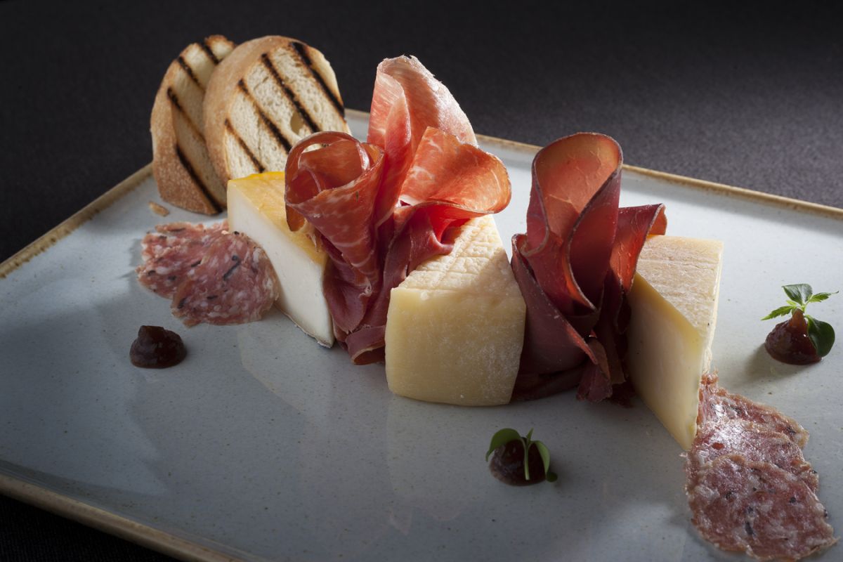 Cloud 9 sky bar & lounge