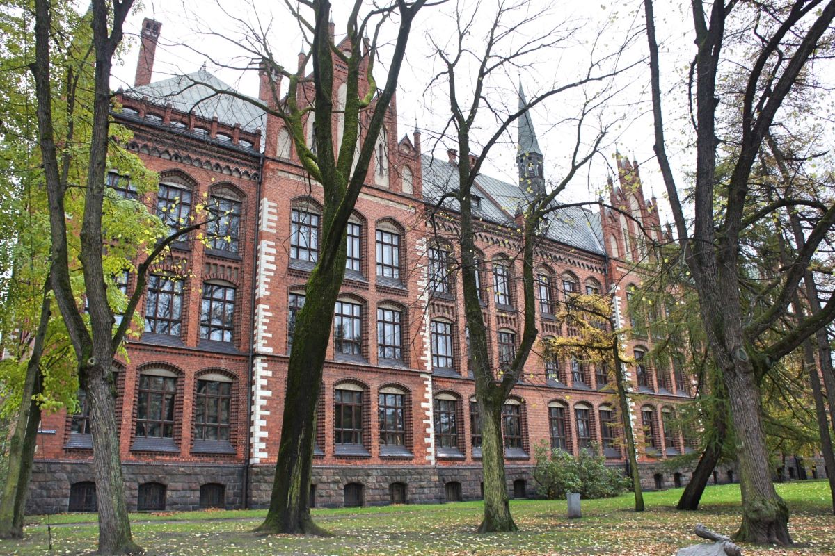 Латвийская академия искусств