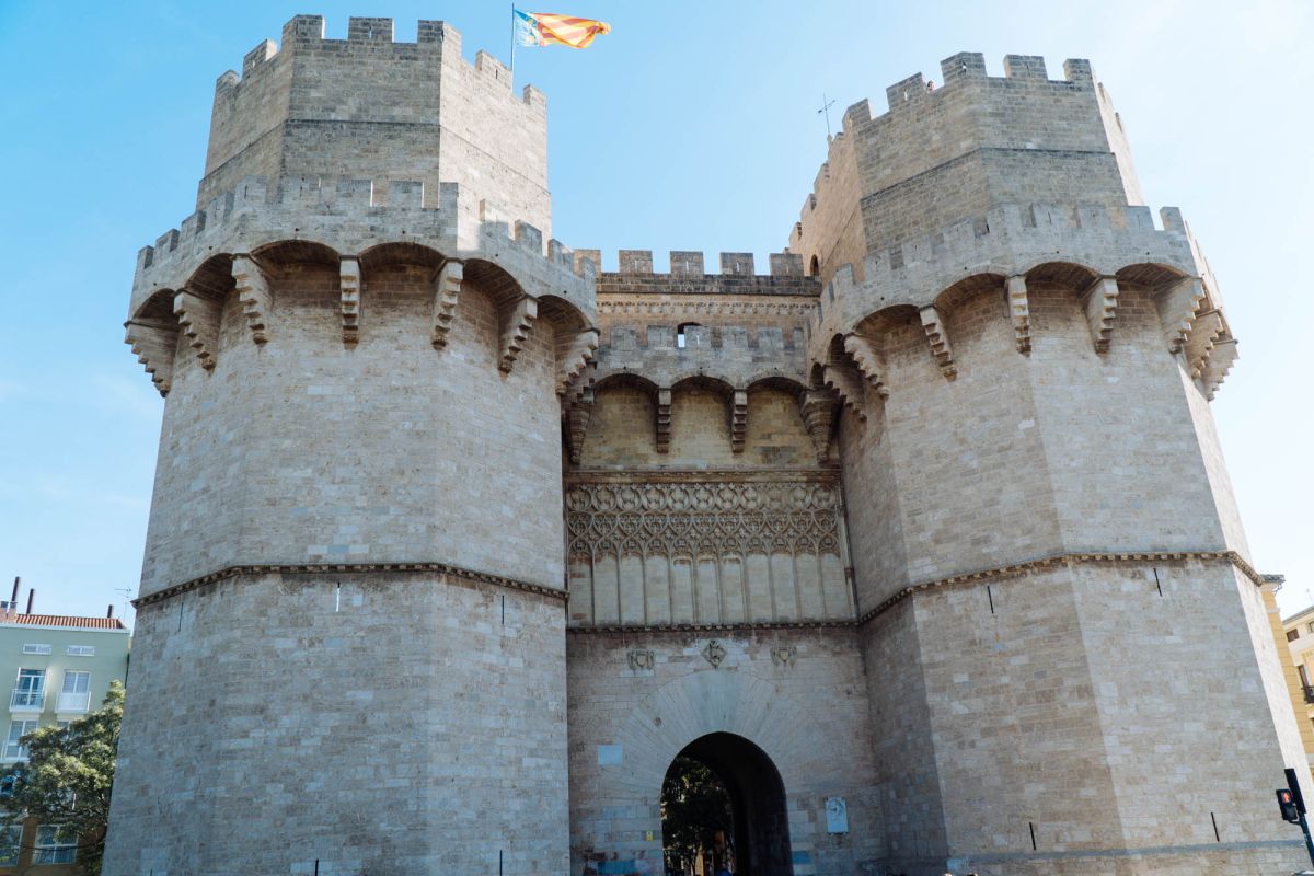 Башни Серранос