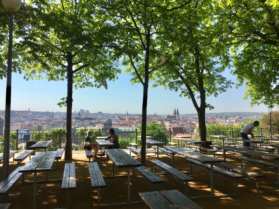 С Летной - на Старое Место: Против течения времени – к скрытому саду