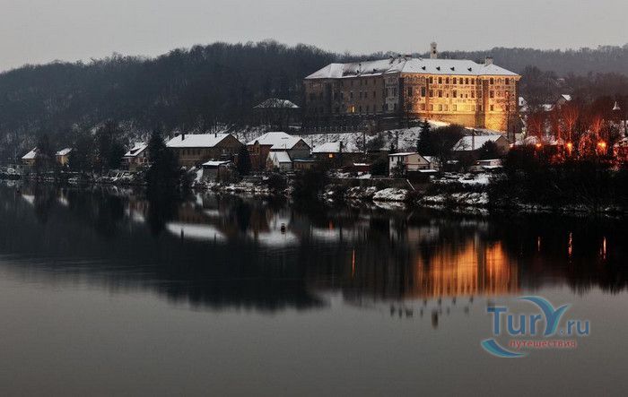 Замок Нелагозевес