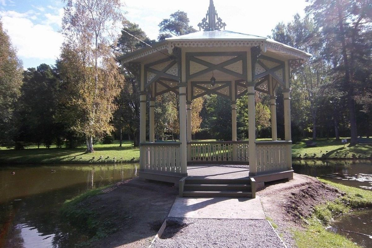 Светлый парк в Нарва-Йыэсуу