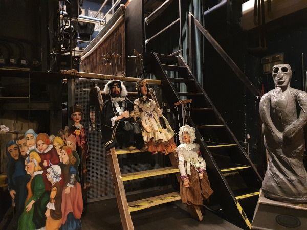 Национальный театр марионеток