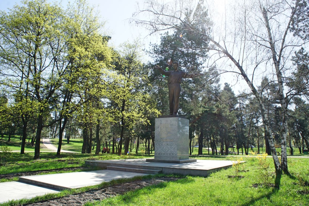 Памятник Андрею Малышко