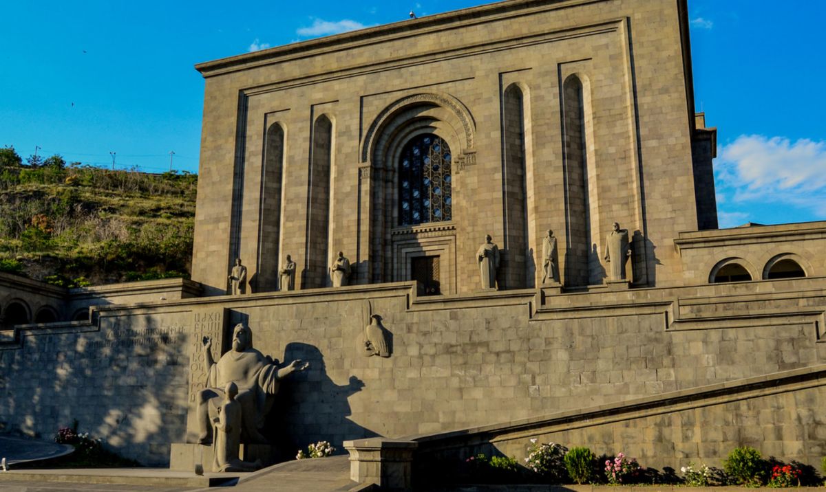 Матенадаран (Институт древних рукописей Матенадаран)