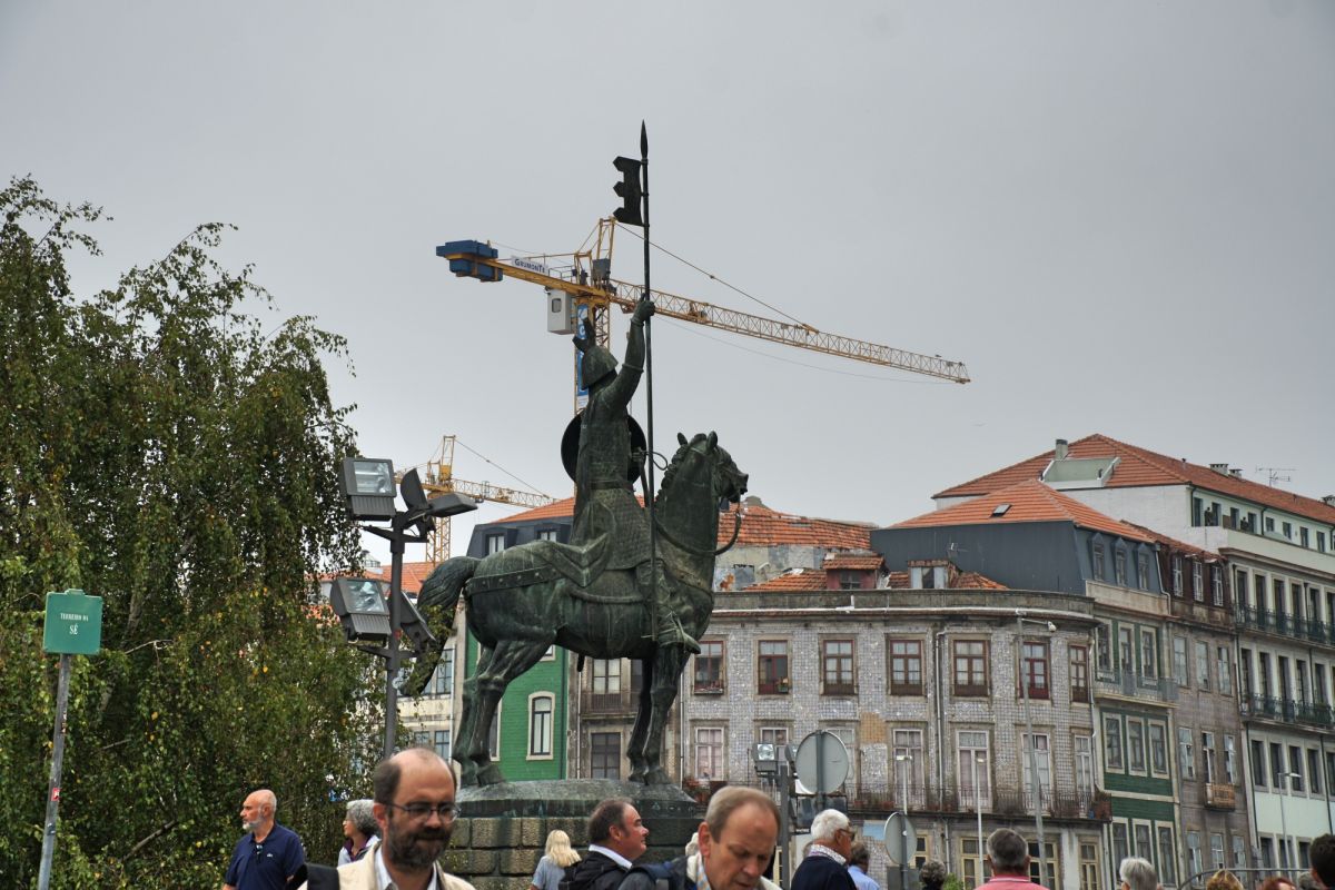 Статуя Вимара Переса