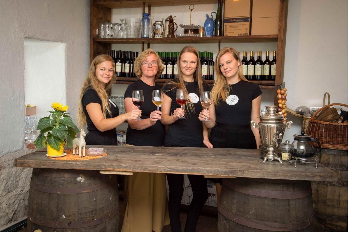 Вкусы мызы Алатскиви: магазин местных продуктов и винный погреб