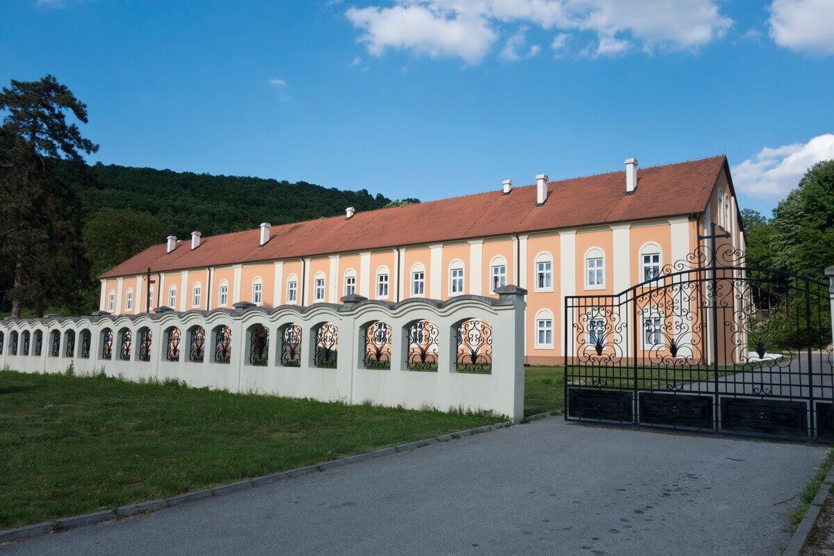 Монастырь Раковац