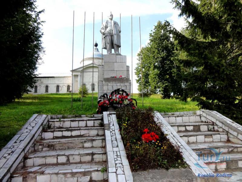 Памятник В.И. Ленину в Мышкине