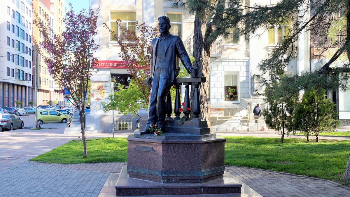 Памятник А.П. Чехову в Ростове-на-Дону