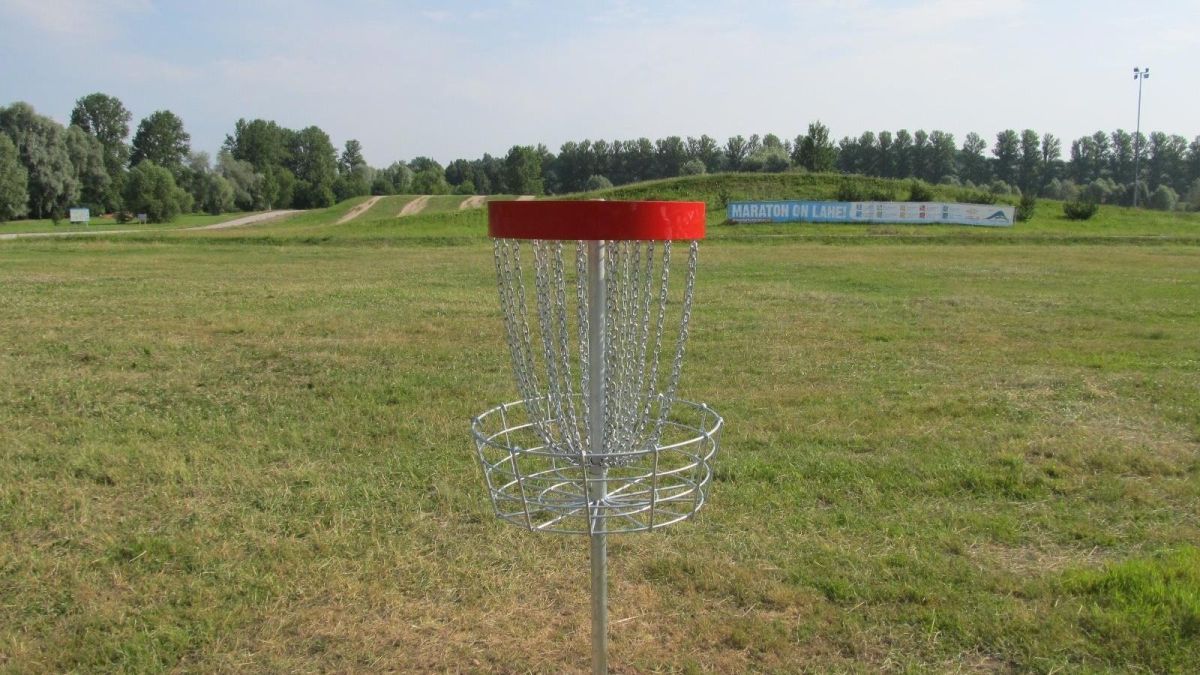 Дорожки для диск-гольфа в дендропарке Парка отдыха Тяхтвере