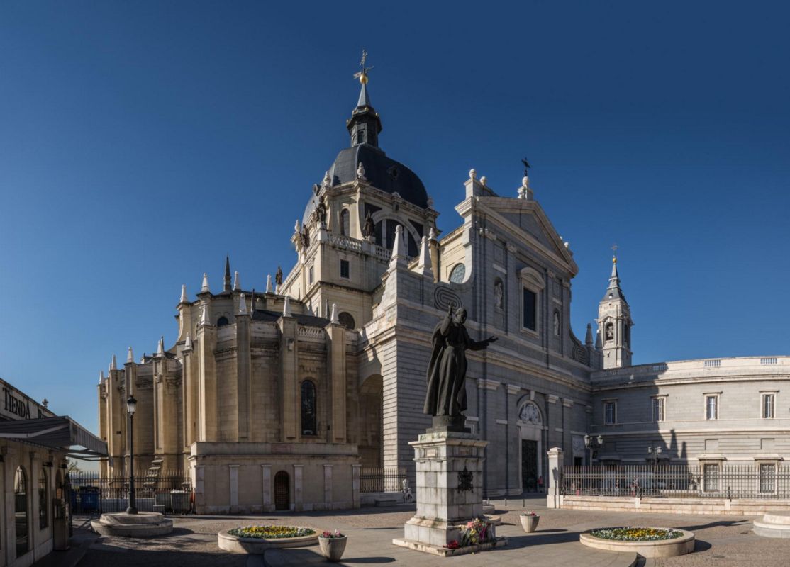 Кафедральный собор Санта-Мария-ла-Реаль-де-ла-Альмудена