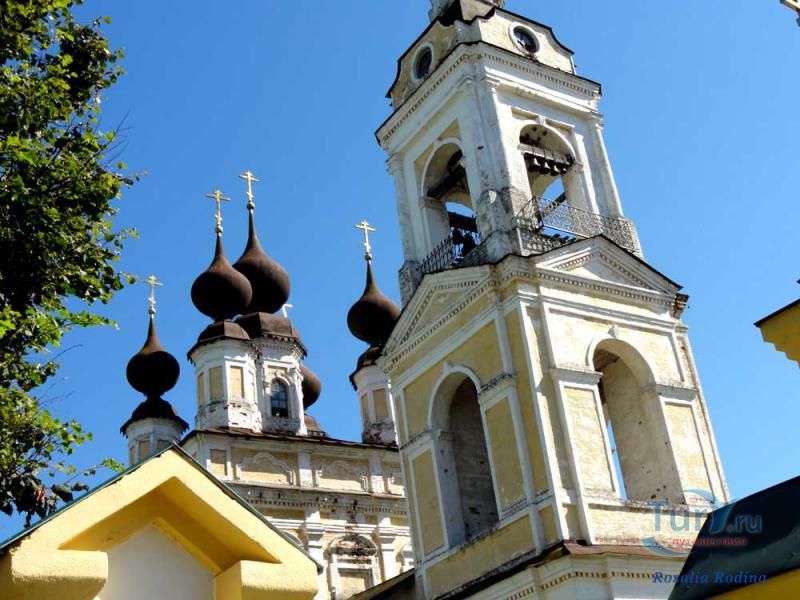 Троицкая и Введенская церкви в Плёсе