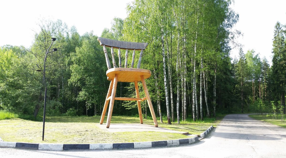 Гигантский Стул