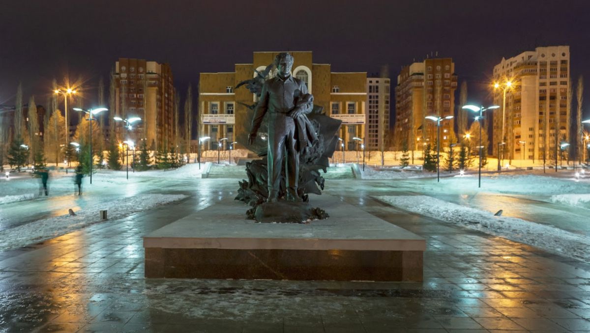 Памятник Мустафе Кариму