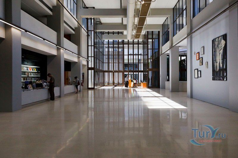 Центр современного искусства Жулиу де Азереду Пердигана