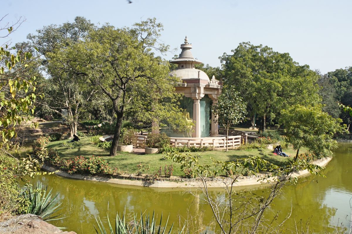 Вишва Шанти Стоупа в Будда Джаянти Парке