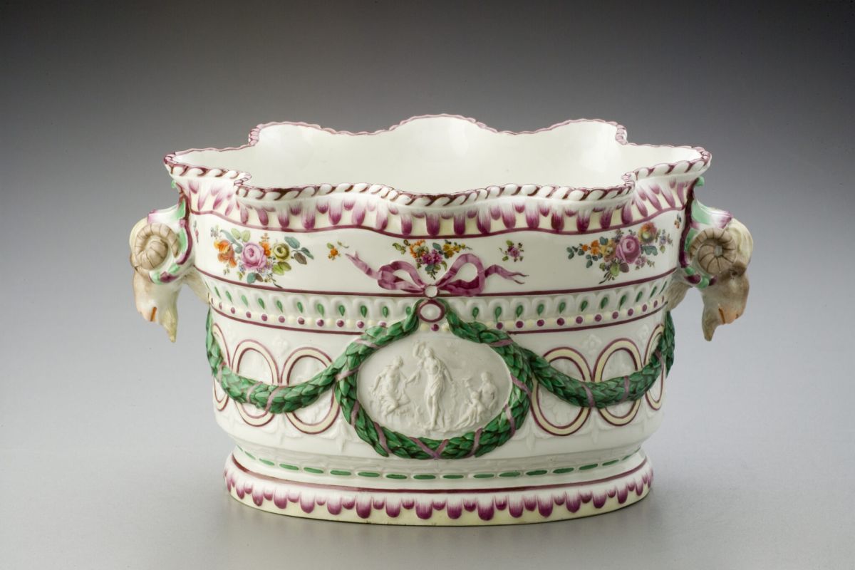 Выставка ИСКУССТВО, ЖИЗНЬ в музее декоративно-прикладного искусства