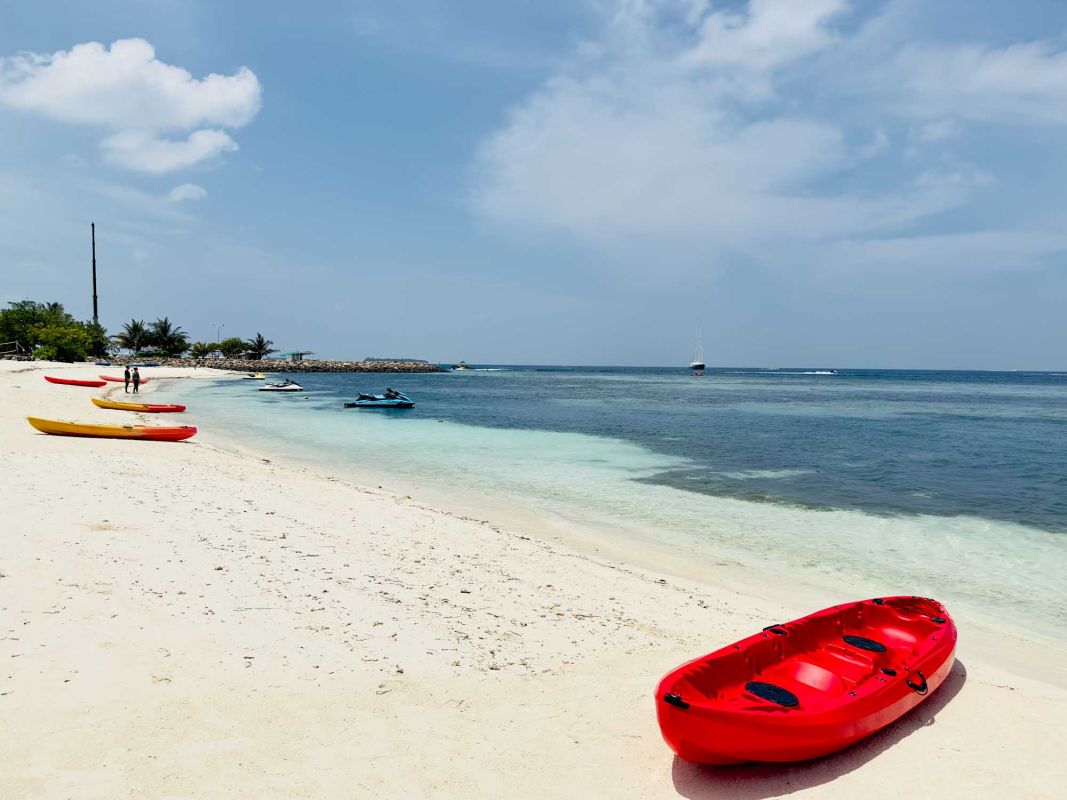 Северо-западный пляж Маафуши (пляж водных видов спорта)