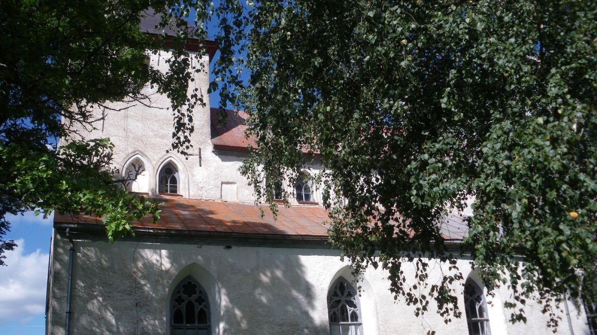 Памятник М.Хейберг в парке церкви Урвасте