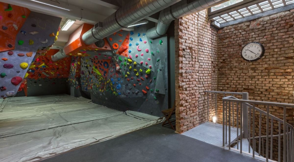 Болдеринговая стенка Lokal Blok