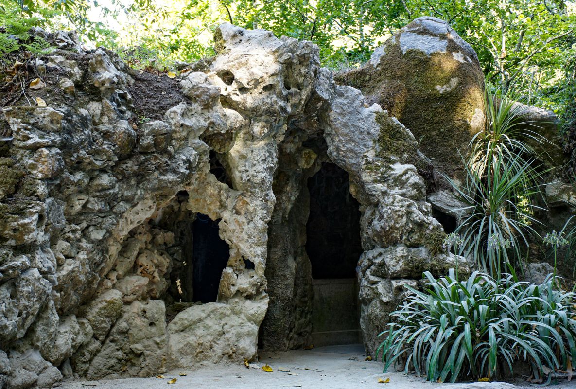 Грот лабиринта в Кинта-да-Регалейра