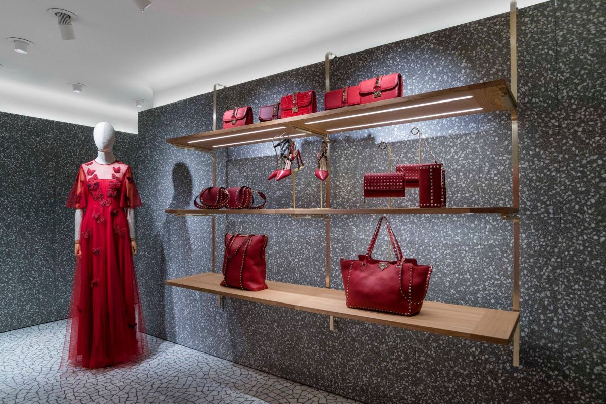 Брендовый магазин Valentino Prague