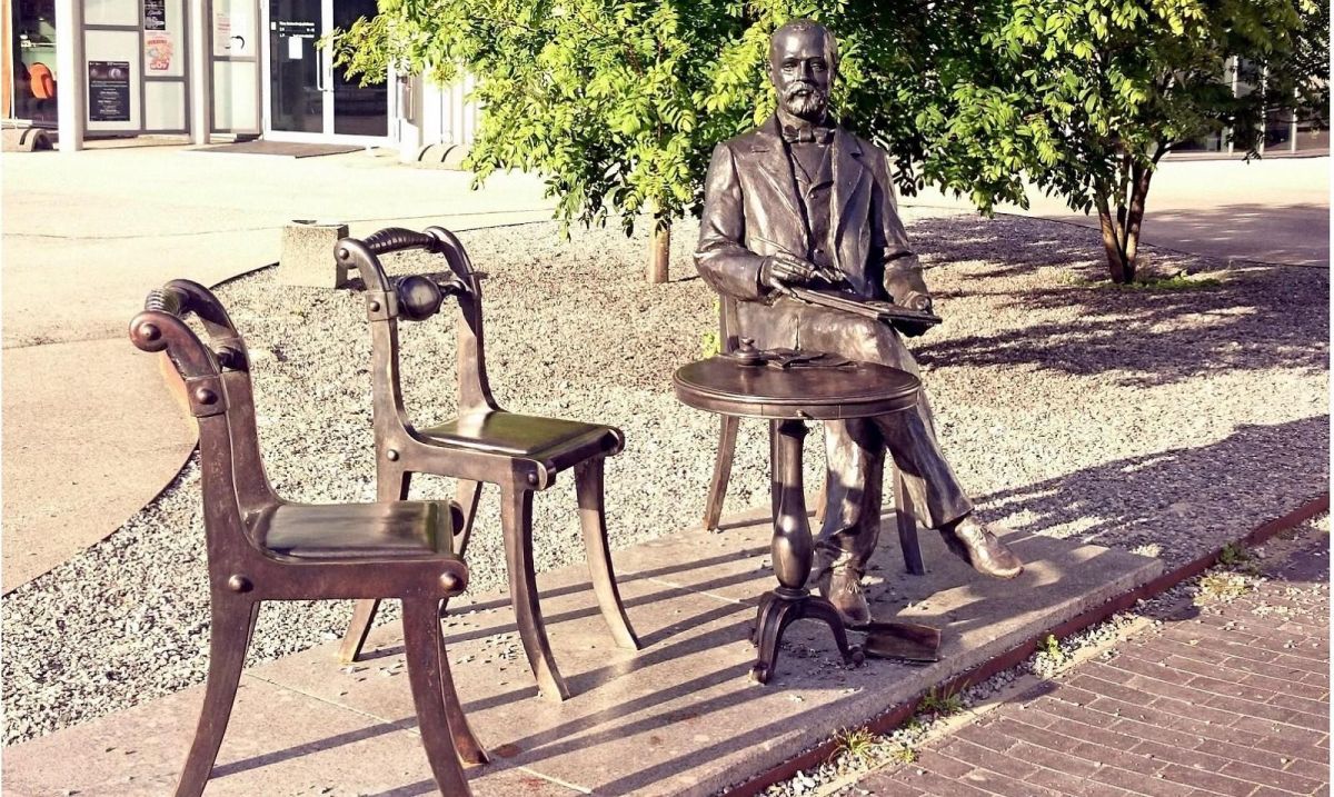 Памятник Густаву Фаберже